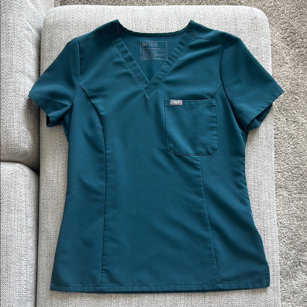 FIGS Women’s Slim Catarina One-Pocket Scrub Top
